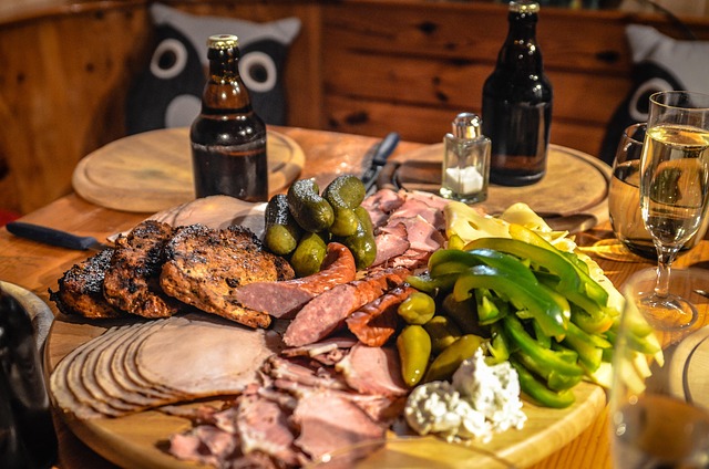 Alchemia Dymu: Moja Droga od Spalonej Kiełbasy do Perfekcyjnego Pastrami